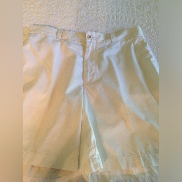 Mens NWT Cream Colored Shorts - Picture 2 of 3